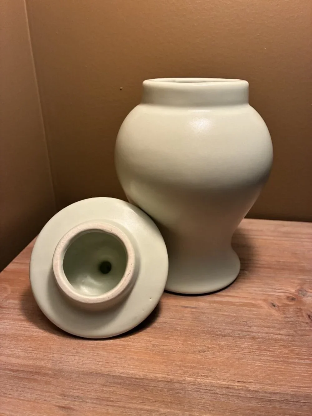 Haeger Pottery, 2 Ginger Jars, 6-inches, Mustard, Ecru, stamped, crack, Urn,vase